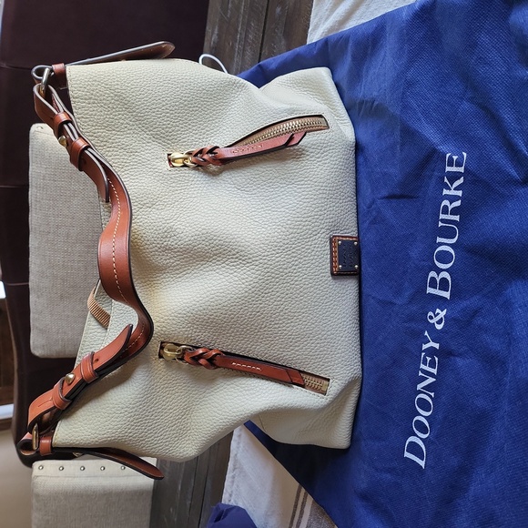Dooney & Bourke Handbags - DOONEY & BOURKE Pebble Bag